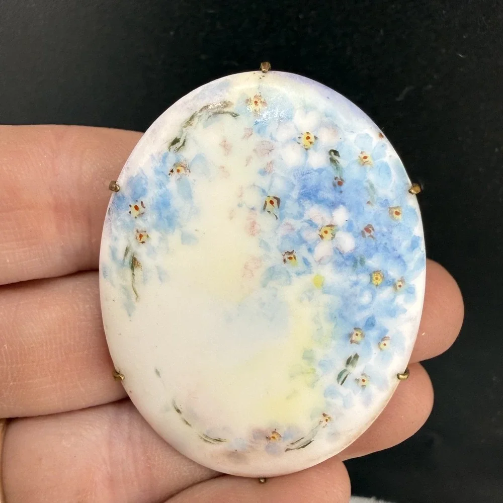Vintage Victorian Brooch‎ Hand Painted Flower Porcelain